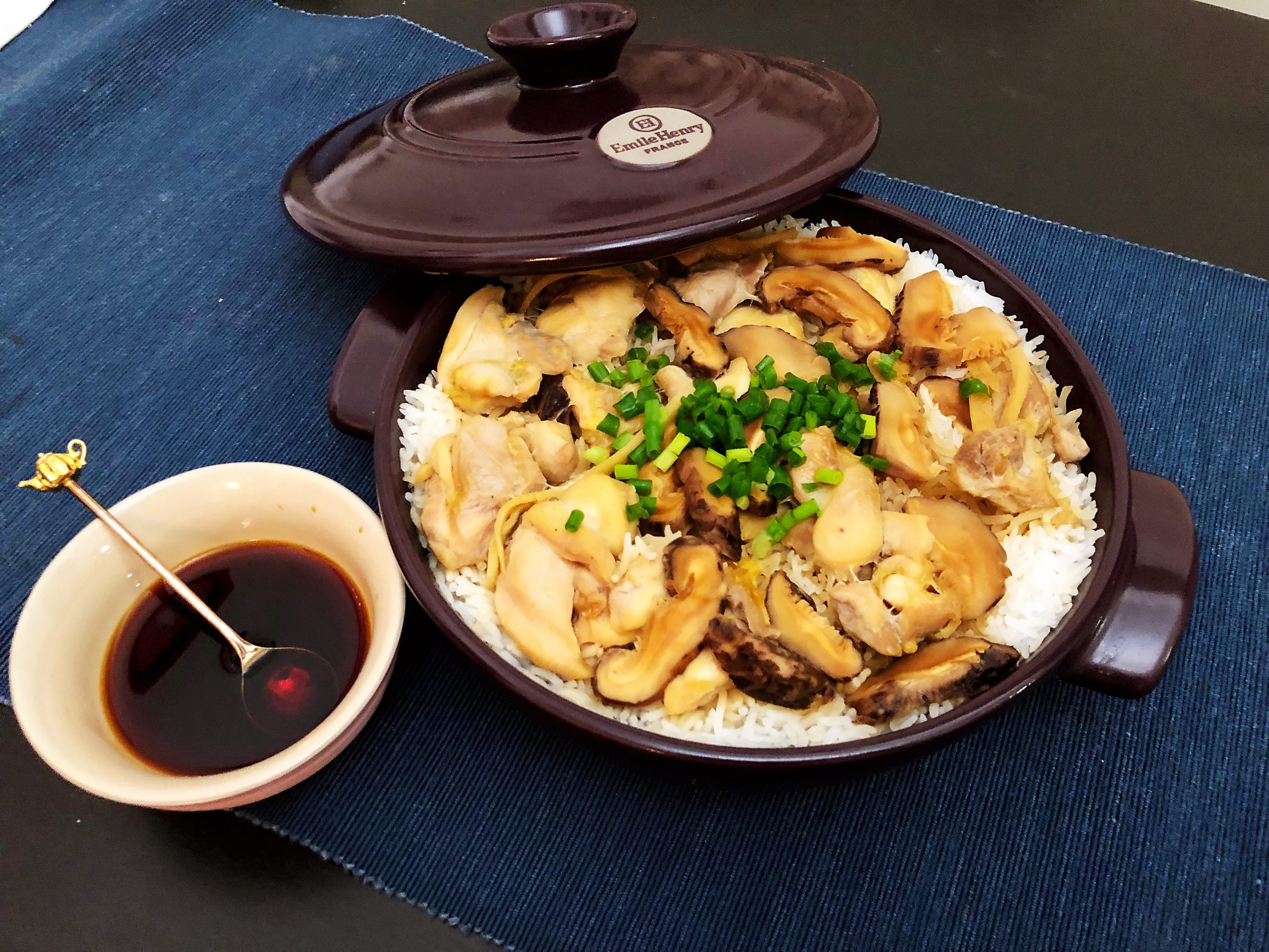 超簡單北菇滑雞煲仔飯😋