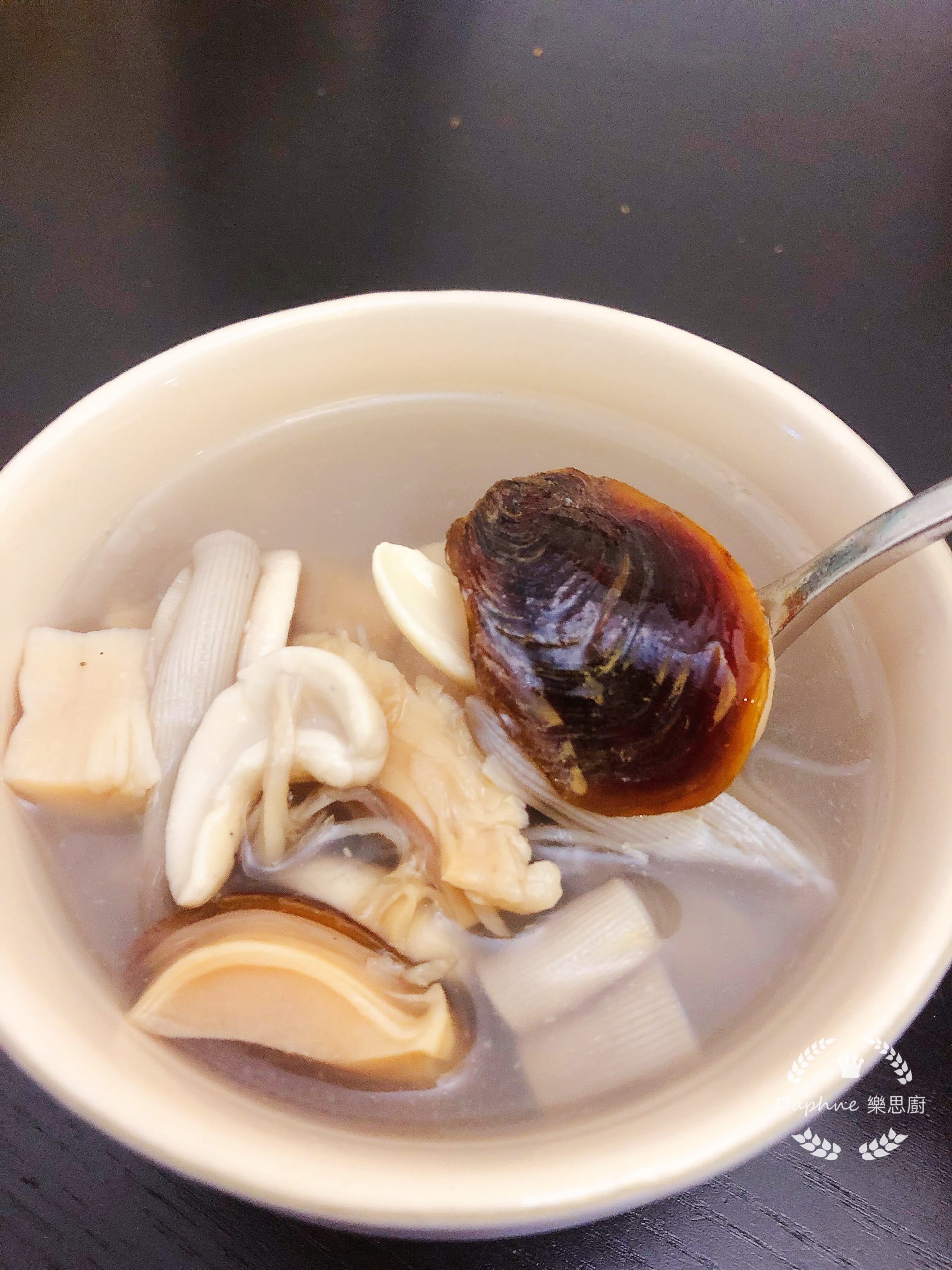 超滋潤響螺頭沙蟲腰果湯