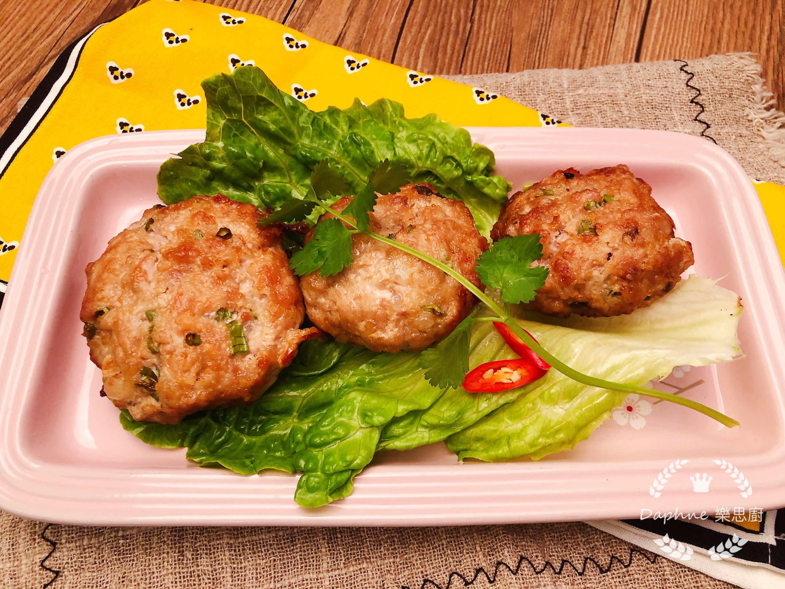 翠肉瓜咸魚氣炸肉餅