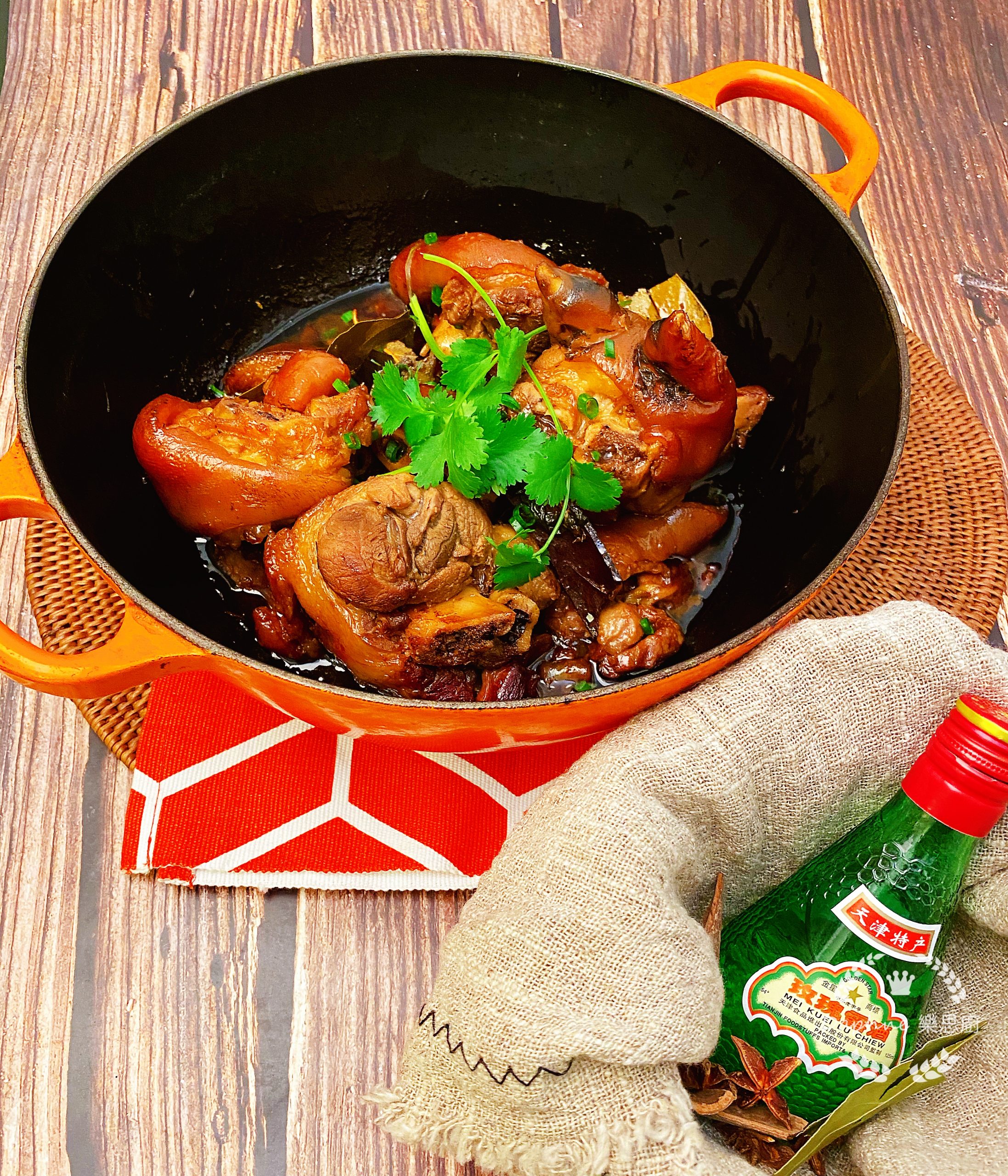 紅燒黑毛豬豬手