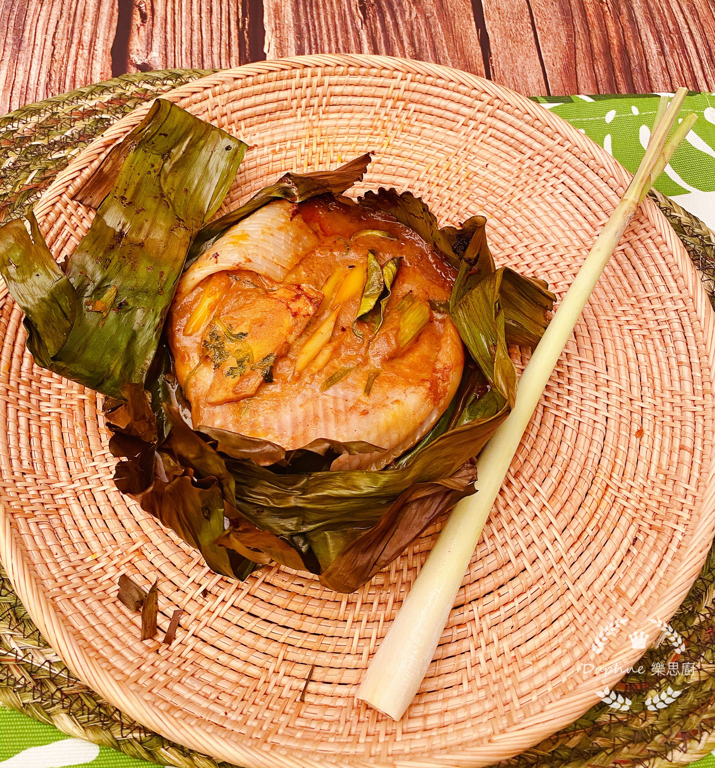 蕉葉黃咖喱焗魔鬼魚