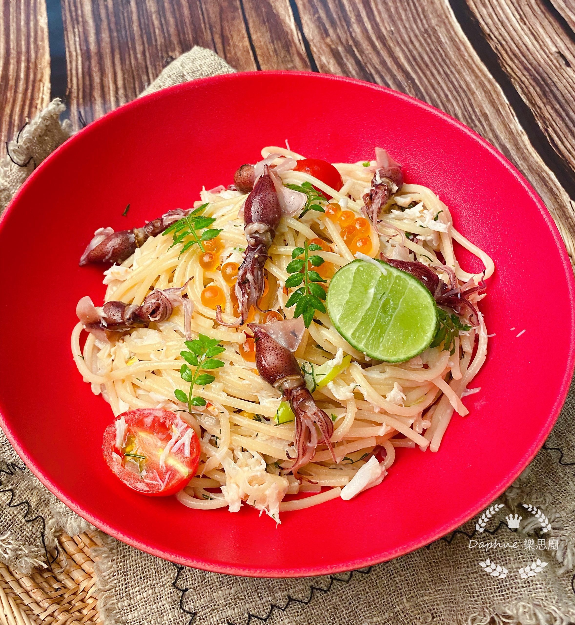 白汁蟹肉螢光魷魚意粉