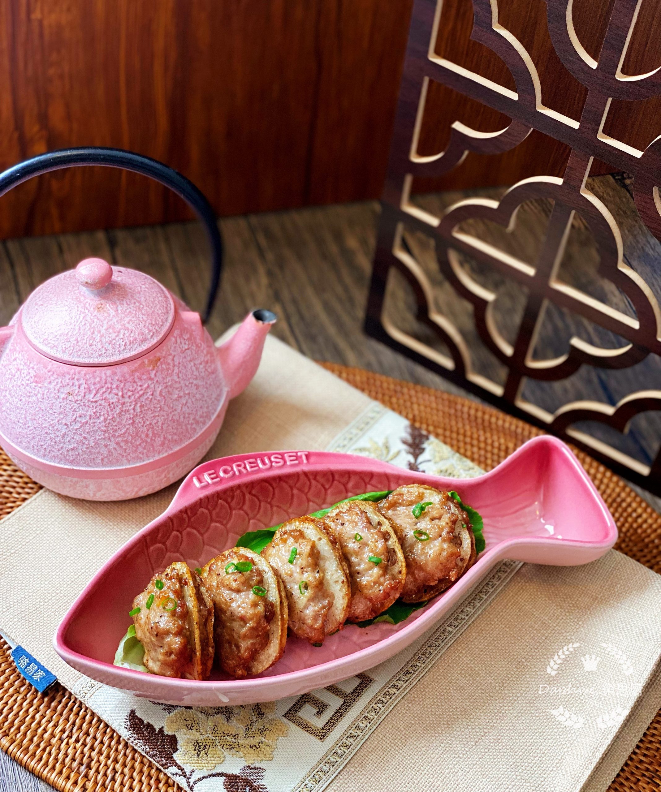 半煎炸鹹魚豬肉蓮藕餅