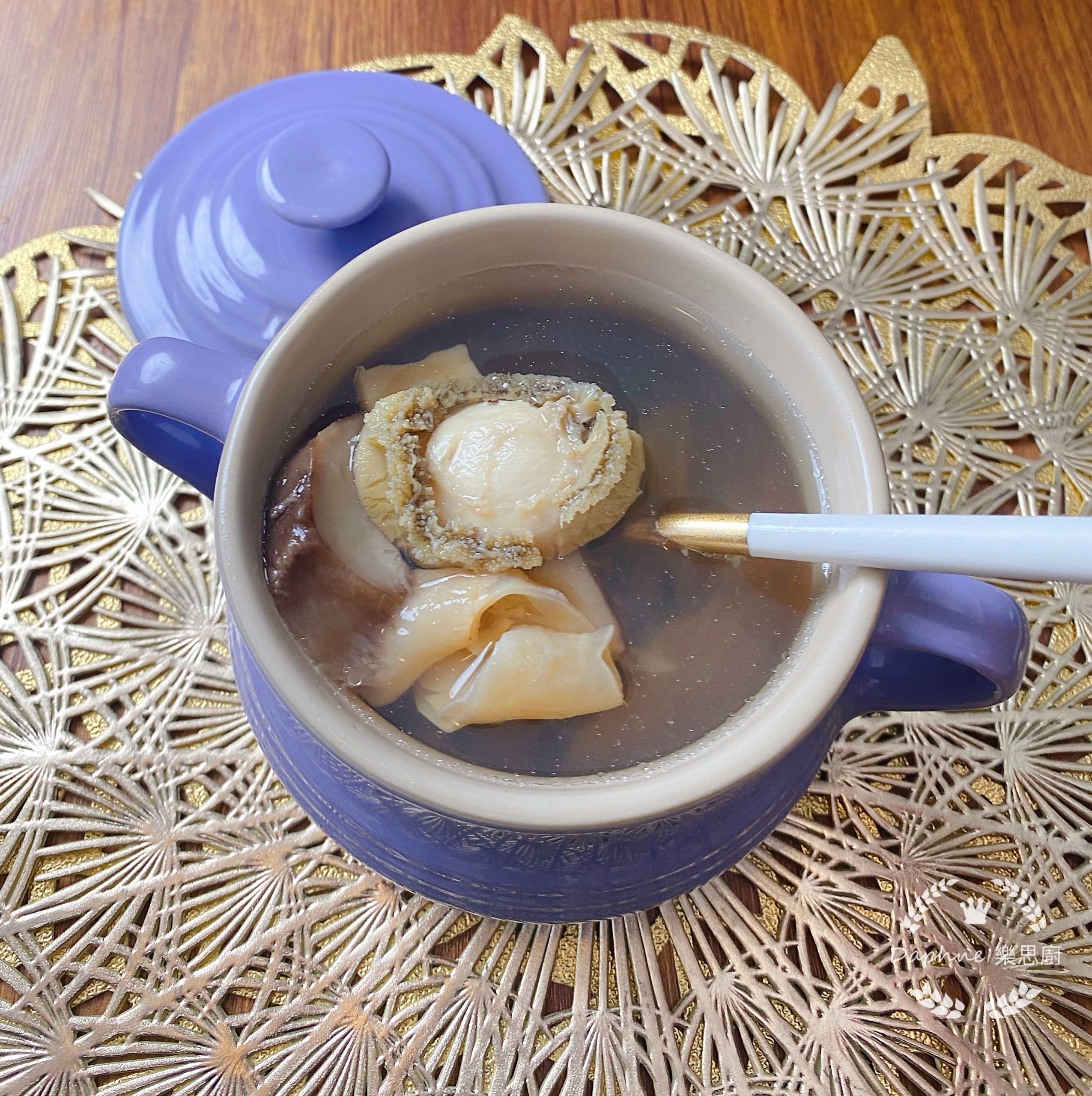 日本新鮮花菇海參花膠湯