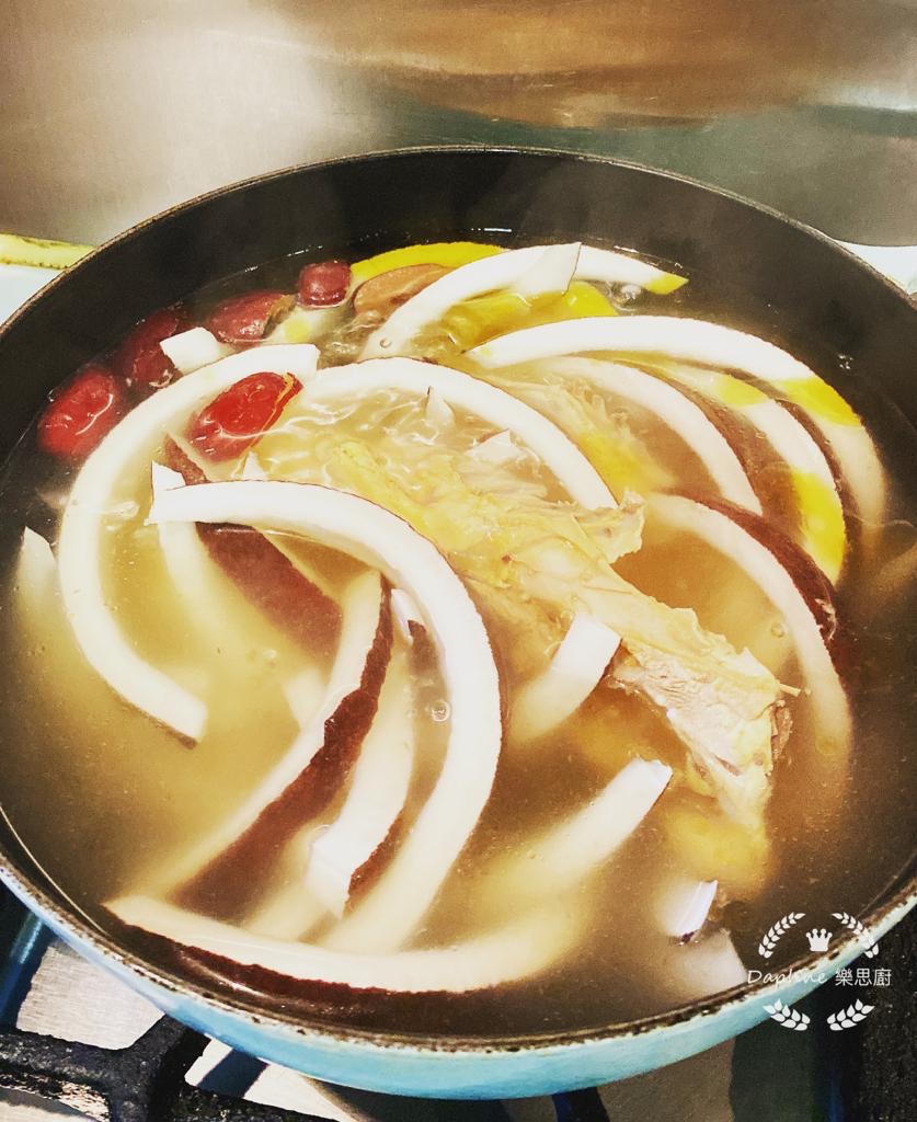 椰子紅棗雞湯