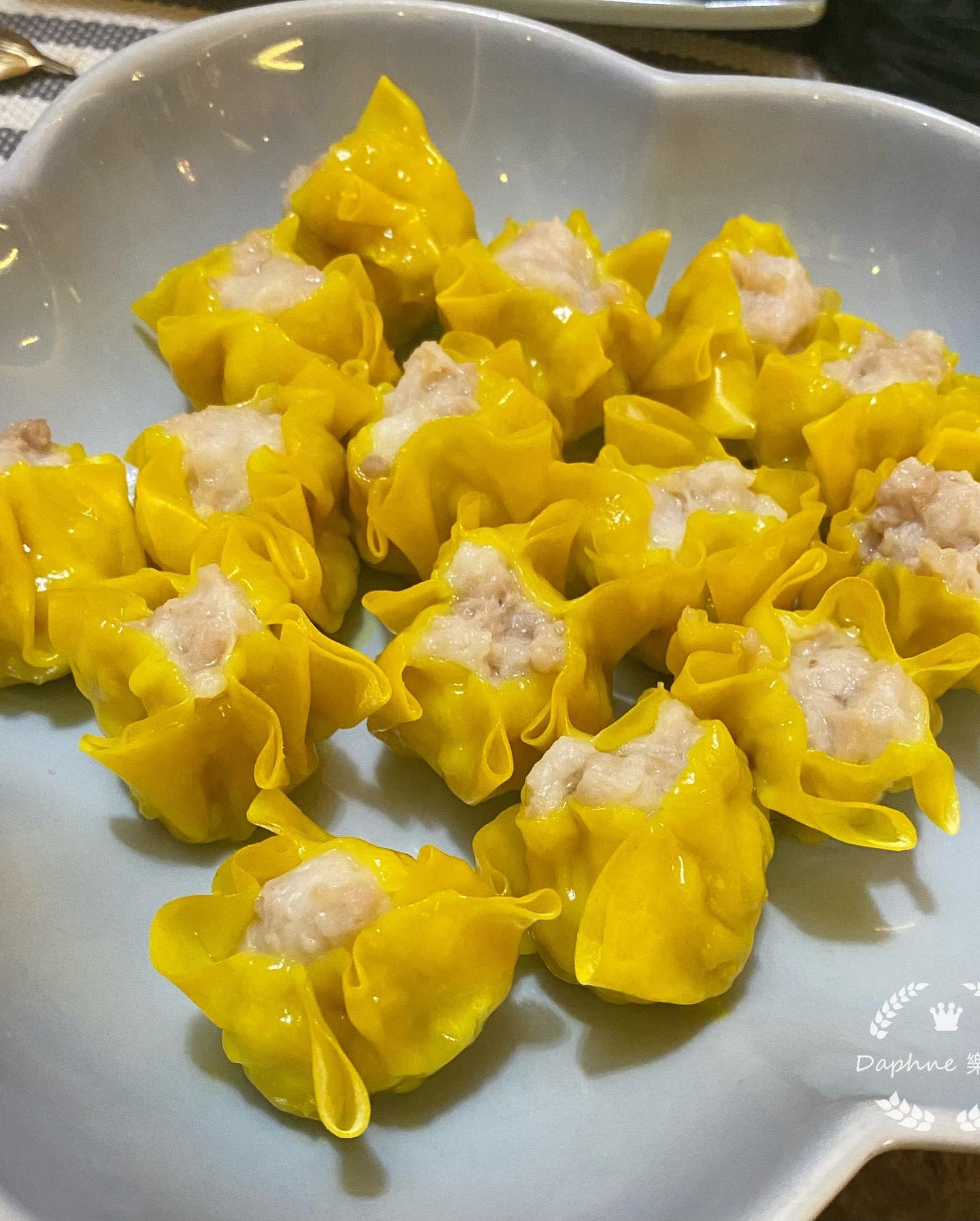 墨魚膠黑毛豬燒賣