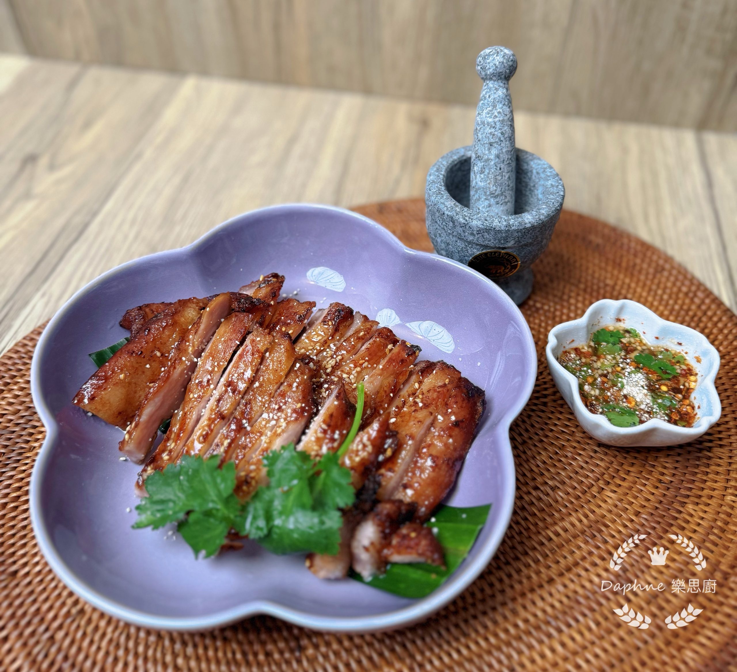 美極芝麻豬頸肉配秘製醬汁